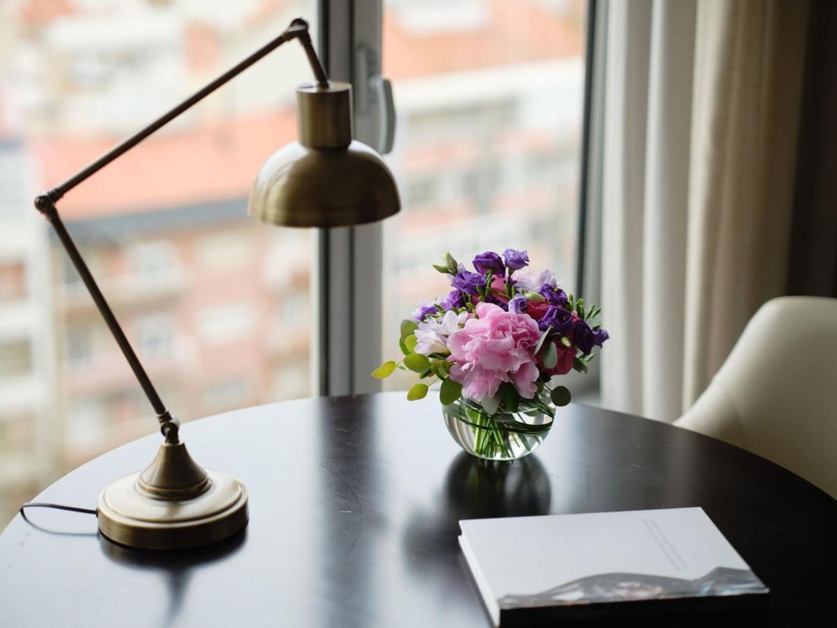 Corinthia Lisbon Hotel Екстериор снимка A desk lamp