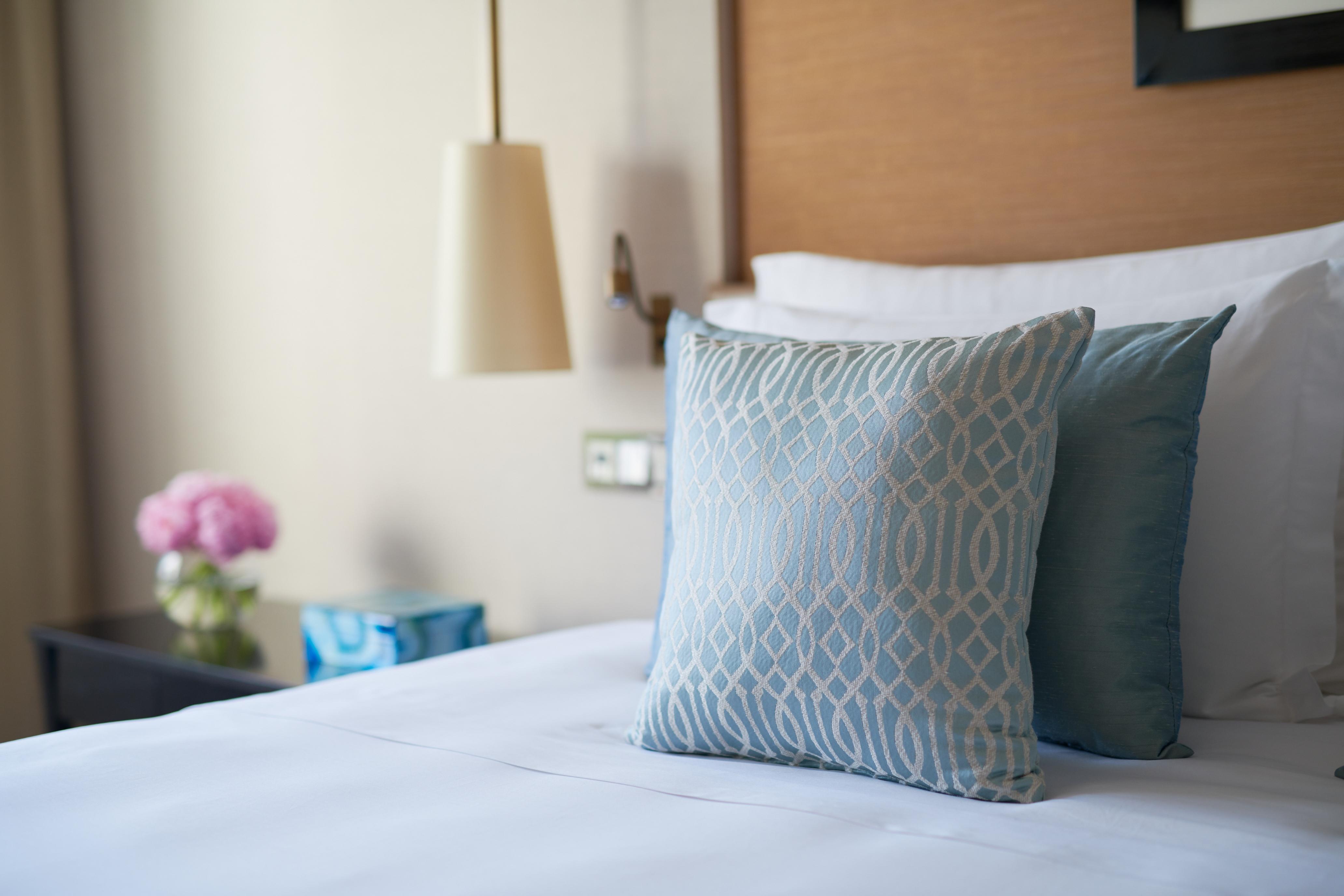 Corinthia Lisbon Hotel Екстериор снимка A throw pillow on a bed