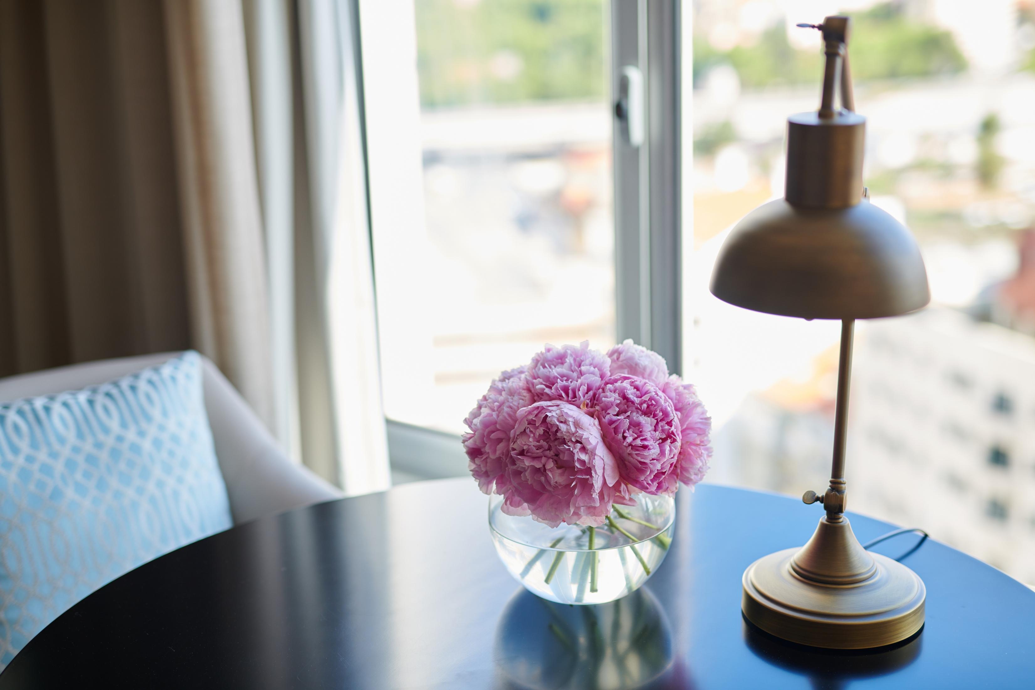 Corinthia Lisbon Hotel Екстериор снимка A table lamp