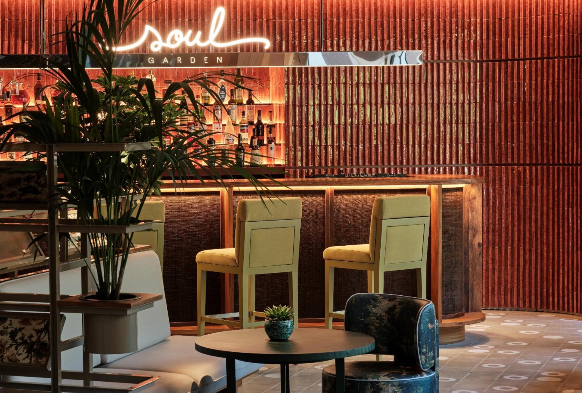 Corinthia Lisbon Hotel Екстериор снимка The bar at the Solarium