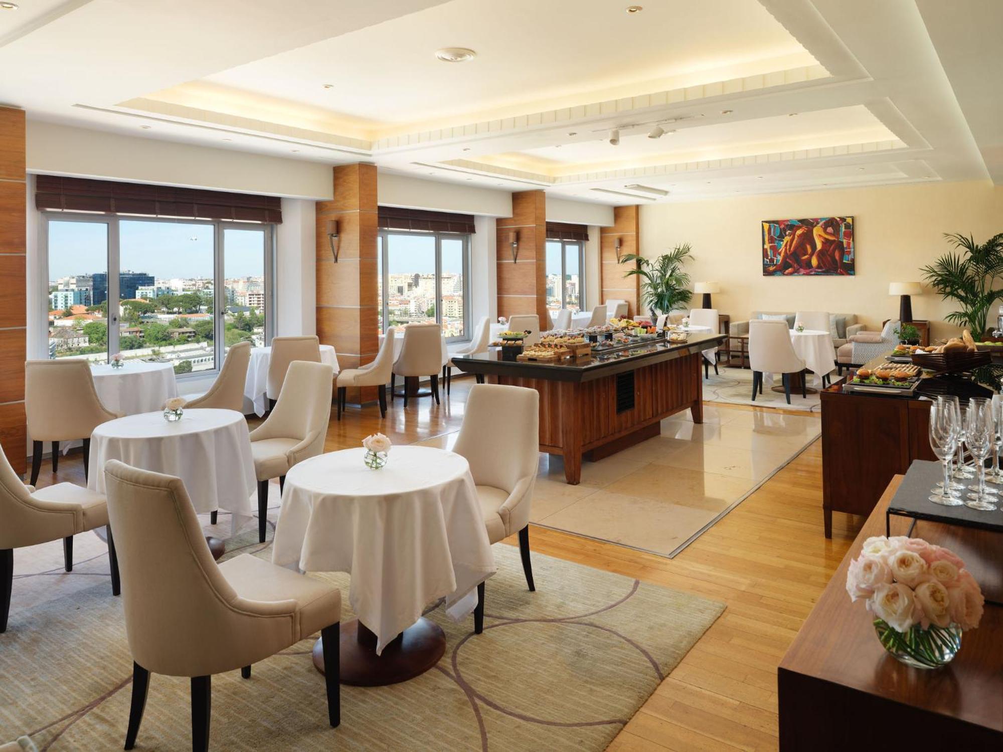 Corinthia Lisbon Hotel Екстериор снимка The Club Lounge at the Four Seasons Hotel, Cairo